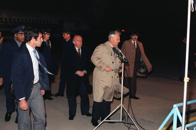 Ariel Sharon speaking to the media