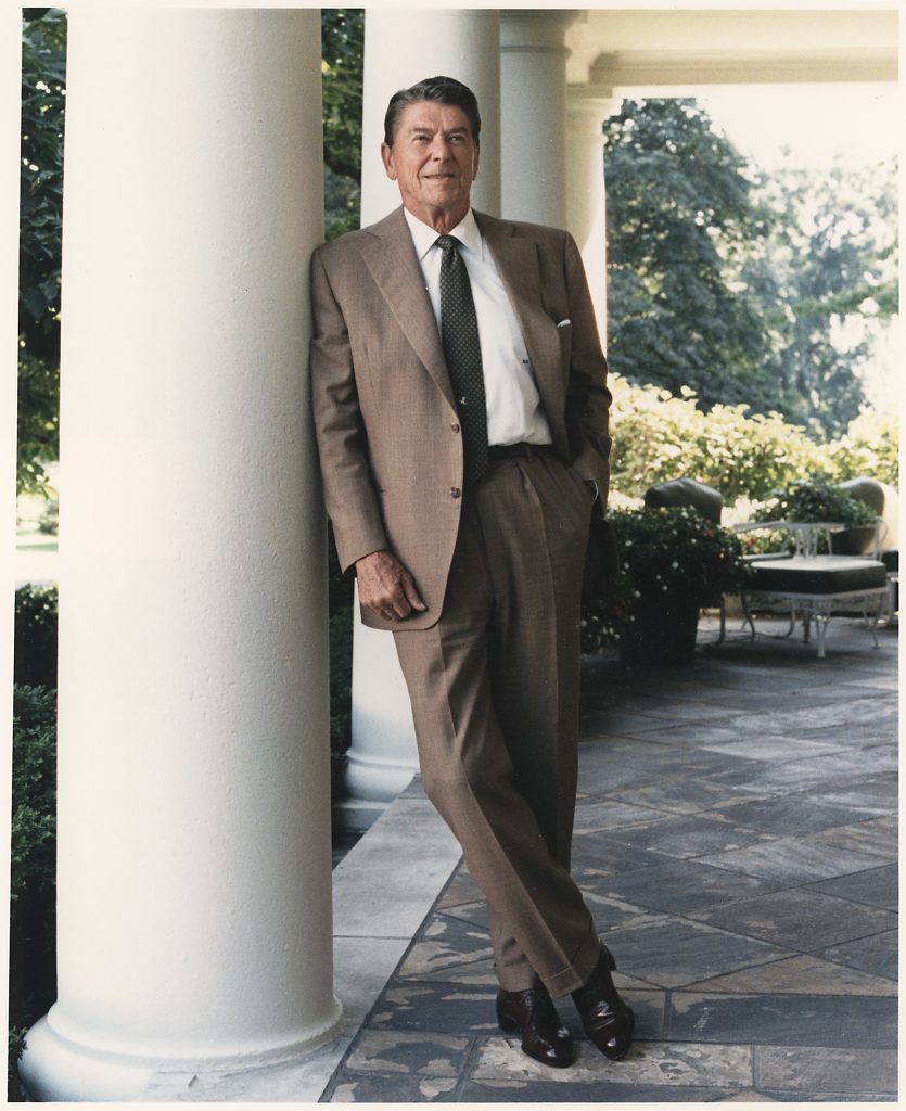 Photograph_of_President_Reagan_posing_on_the_White_House_Colonnade